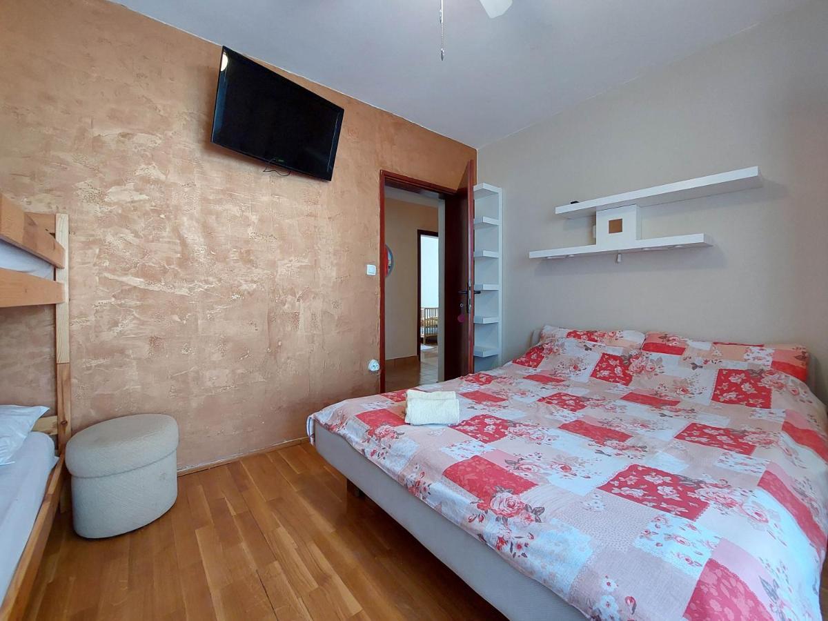 Apartment And Room Marica Punat Kültér fotó